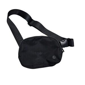 Lole Black Belt Bag With Adjustable Strap Mesh Interior Pockets Basic Minimalist